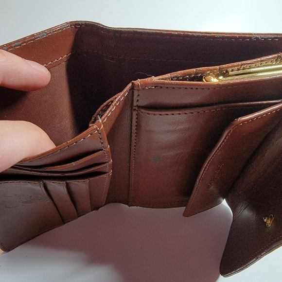 Etienne Aigner Vintage Leather Wallet - Picture 15 of 16